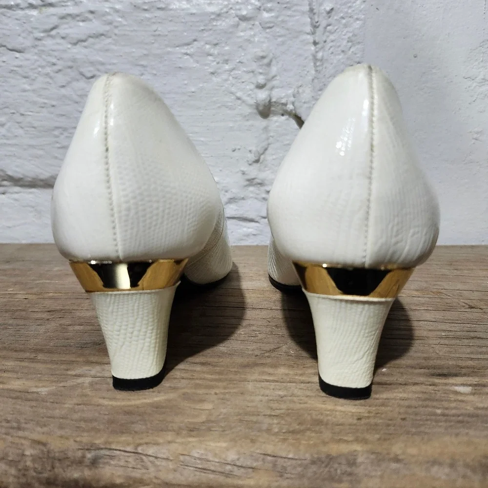 J. Renee Vtg Women White Lizard Embossed Square Toe Block Heel Gold Detail 7.5